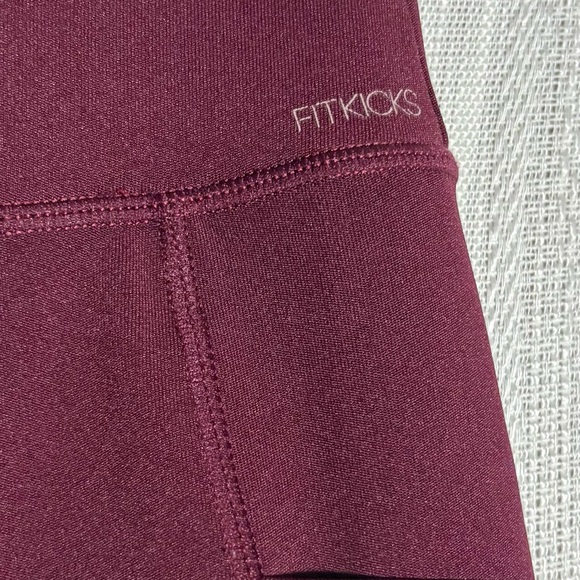 Elegant Maroon Leggings for Women - Picture 2 of 4